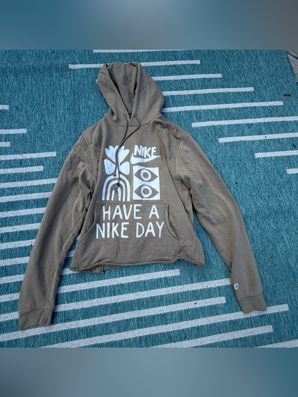 Nike have a Nike day Graphic Pullover Hoodie w cropped off hem size medium